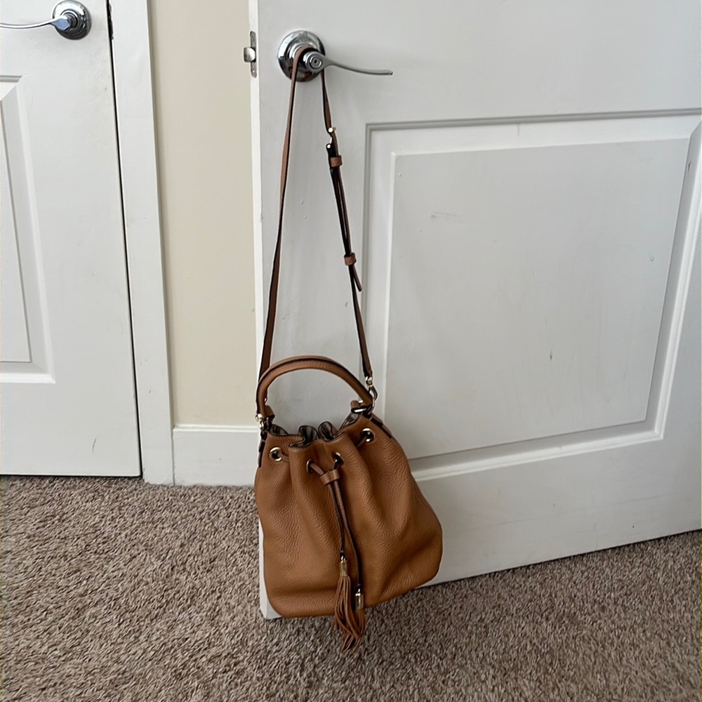 Tan henri bendel bucket bag